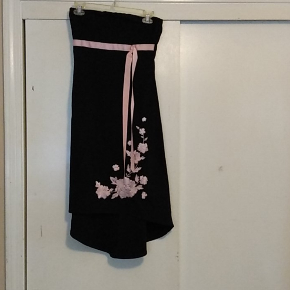Black Dress with embroidery flowers